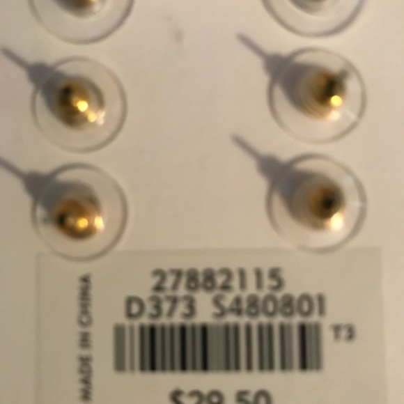 Gorgeous, new Loft shining moments earring set❤️ - Picture 8 of 8